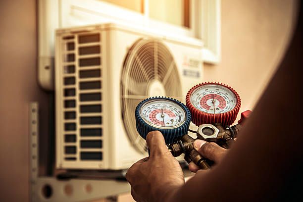 Professional Hvac technician working in New Hampton, IA
